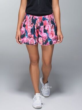 Lululemon Hot Hitter Skort Shorts Secret Garden Pink Black Size 4 W8425S